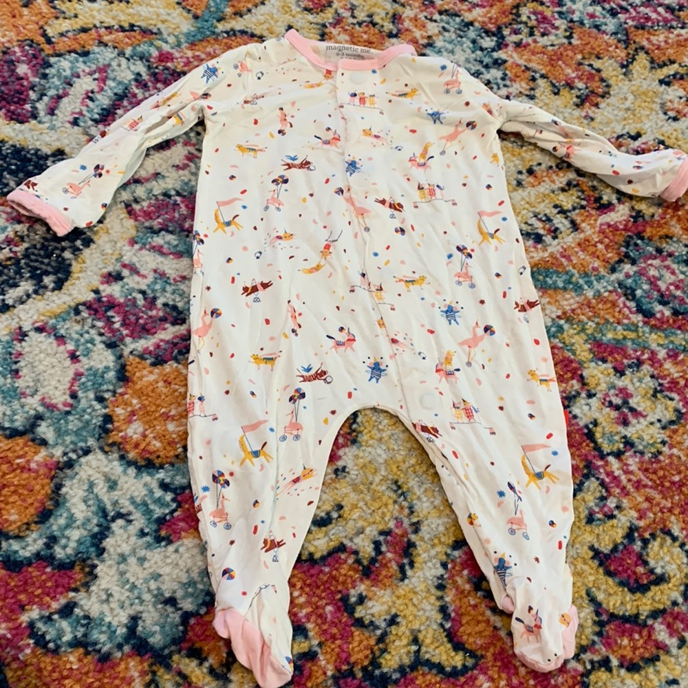 Magnetic me carnival print footie